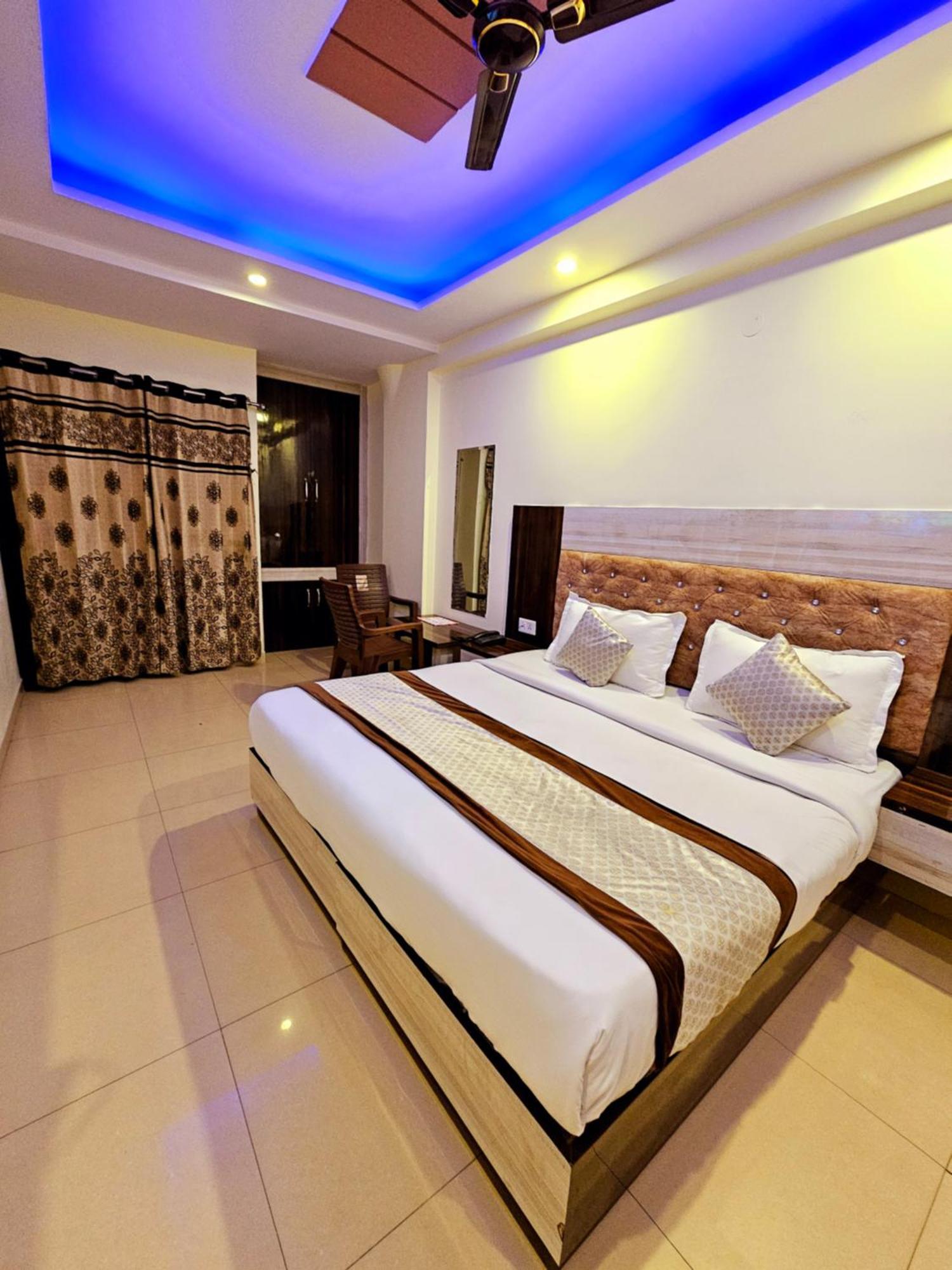 Hotel Crystal Inn Plaza Delhi Airport Neu-Delhi Exterior foto